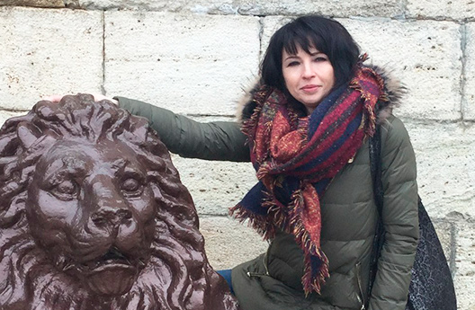 Моя очень замкнутая дочь стала ко мне тянуться. Стала более живой, радостной, контактной