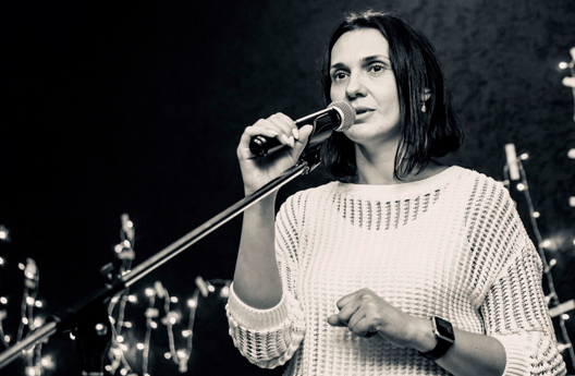 Долгие годы на моей шее висели тяжелые камни непониманий мамы и младшего брата