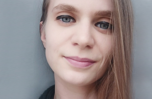 То, что я искала не было связано ни с чем материальным.  Я задавалась вопросом, почему я такая?